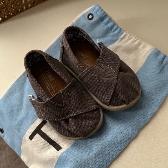 Dark Gray Toddler Toms - Picture 1 of 4